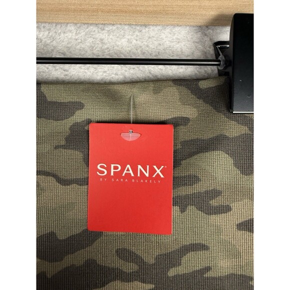 Spanx Leggings Womens 1X Green Camo Cropped Look At‎ Me Now A288466 NEW - Picture 3 of 11